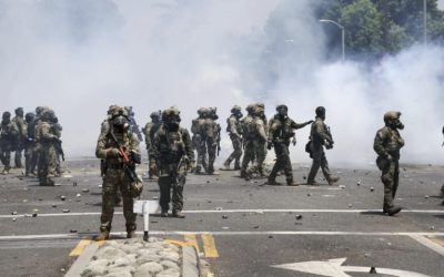 ANTE PROTESTAS POR REDADAS, TRUMP DESPLIEGA MILITARES Y AMENAZA PONER TROPAS EN TODAS PARTES